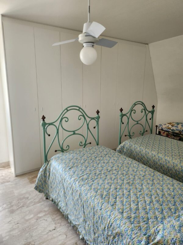 WhatsApp-Image-2026-04-09-at-10.36.30 Ampio trilocale in zona centrale con posto auto