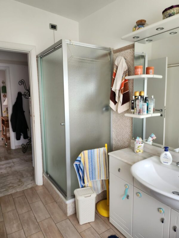 WhatsApp-Image-2026-04-09-at-10.36.31-1 Ampio trilocale in zona centrale con posto auto