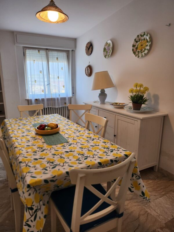 WhatsApp-Image-2026-04-09-at-10.36.31-12 Ampio trilocale in zona centrale con posto auto