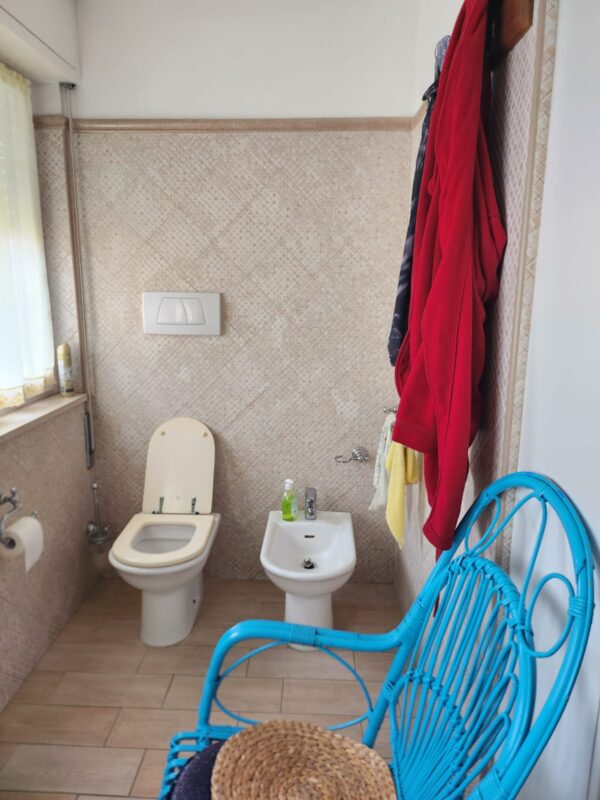 WhatsApp-Image-2026-04-09-at-10.36.31-3 Ampio trilocale in zona centrale con posto auto