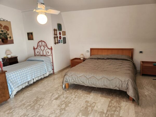 WhatsApp-Image-2026-04-09-at-10.36.31-4 Ampio trilocale in zona centrale con posto auto