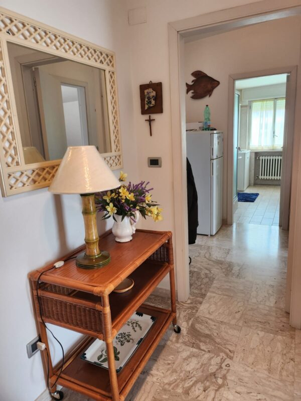 WhatsApp-Image-2026-04-09-at-10.36.31-5 Ampio trilocale in zona centrale con posto auto