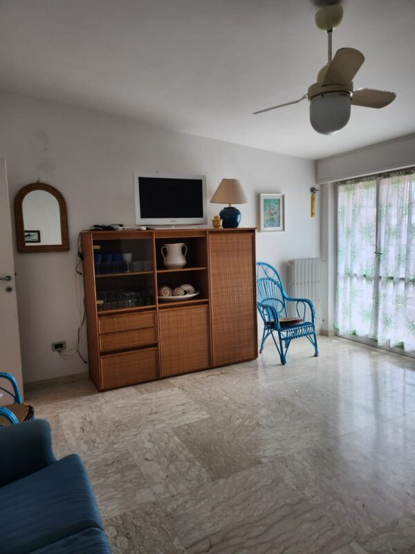 WhatsApp-Image-2026-04-09-at-10.36.31-6 Ampio trilocale in zona centrale con posto auto