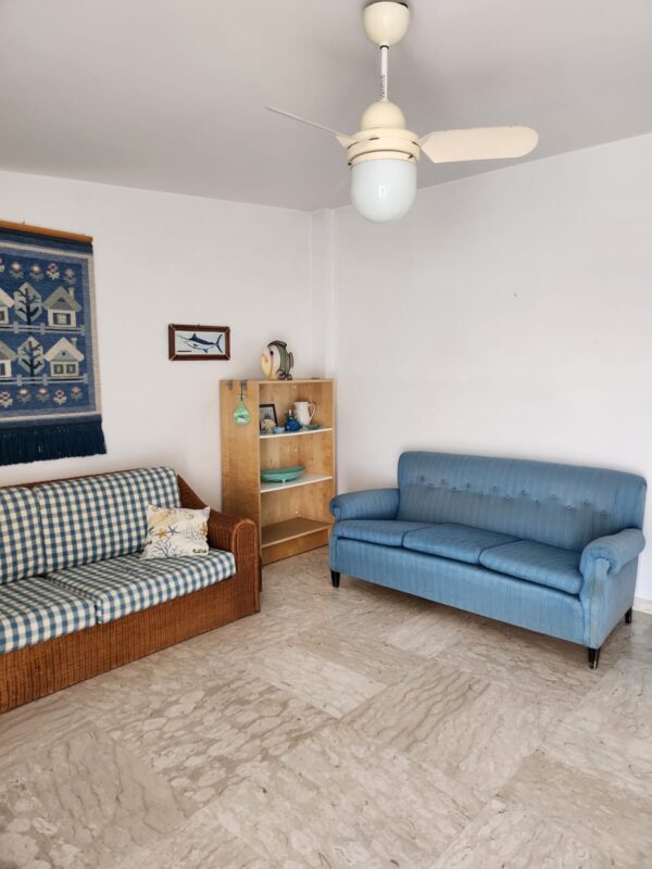 WhatsApp-Image-2026-04-09-at-10.36.31-7 Ampio trilocale in zona centrale con posto auto