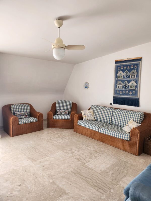 WhatsApp-Image-2026-04-09-at-10.36.31-8 Ampio trilocale in zona centrale con posto auto