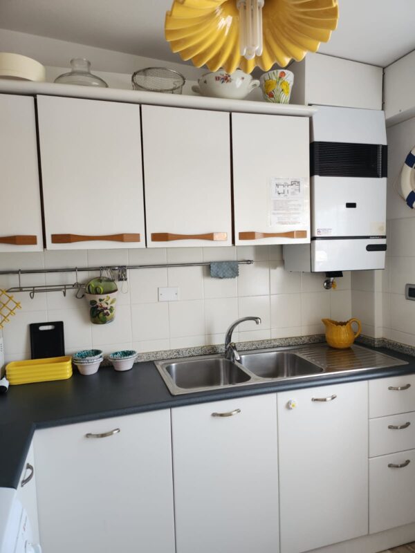 WhatsApp-Image-2026-04-09-at-10.36.31-9 Ampio trilocale in zona centrale con posto auto