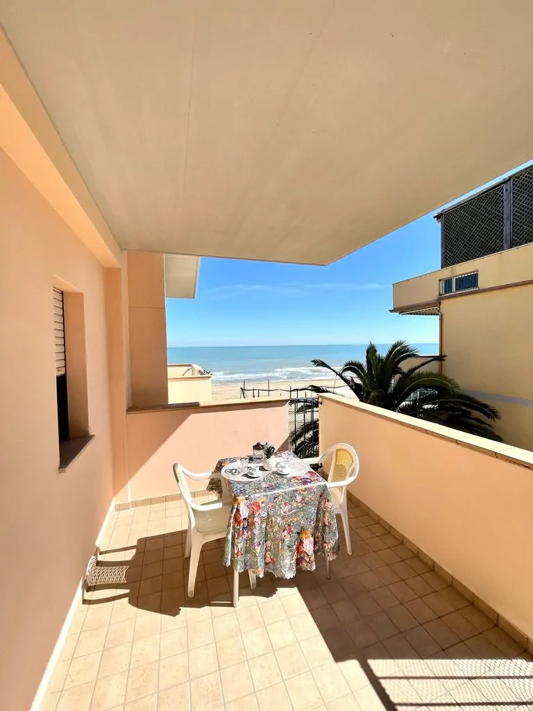 Terrazzo attrezzato vista mare appartamento Residence Paradiso Silvi Marina